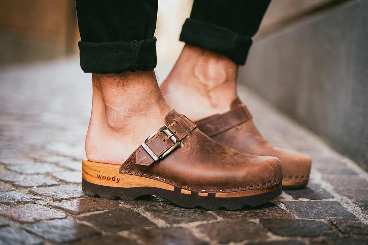 Holzschuhe, Clogs Herren kaufen. Herrenclogs, Männer Holz Clogs kaufen, Holzschuhe, Woody Schuhe Österreich. Schuhe mit Holzsohle. Holz Schuhe kaufen.