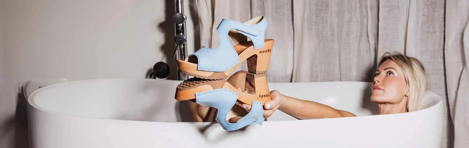 Holzsandalen, Damensandalen bestellen. Herren Sandalen, Holzsandalen Männer. Holzschuhe, Holzpantoletten, Holz Pantolette kaufen. Pantolette Holz Schuhe, Schuhe mit biegsamer Holzsohle. Sabots, Mulen, Klompen, Clog kaufen, Holzclogs, Woody Schuhe Österreich. Schuhe mit Holzsohle. Holz Schuhe kaufen.