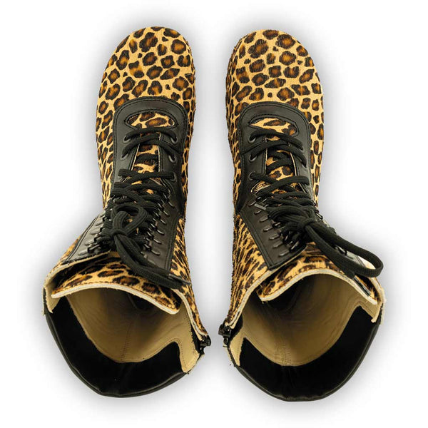 Clogs Damen Stiefel Ramona im Leopard Design. Holzschuhe Damen, Damenstiefel clogs damen ramona fell, farbe: leopard (print). stiefel, winterclog, winterclogs. damenstiefel clogs weiss. damen fellschuhe bestellen, fellclogs, weisse fellstiefel mit holzschuhe, holzclogs fell kaufen.