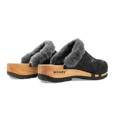 Clogs Damen gefüttert Marie in Farbe Argento glitter marie, gefütterter damen clog mit biegsamer nachhaltiger holzsohle, lammfellfutter und kragen, farbe: argento (schwarz mit silbernem Glitter), holzclogs woody, woody schuhe, woody shoes, handgemachte holzschuhe aus österreich, kärnten