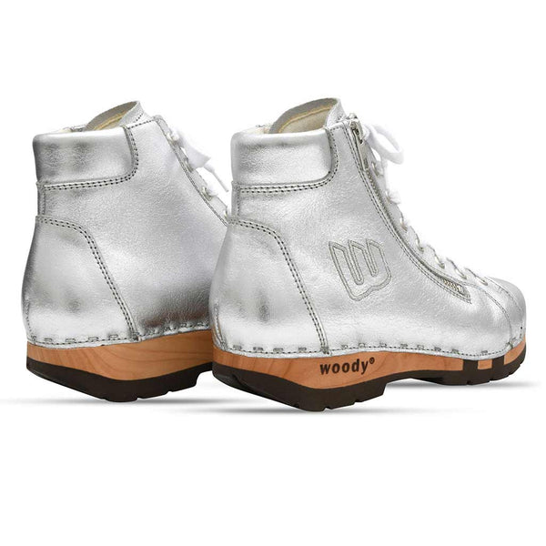Roxy Clogs Damen Sneaker Silber von woody Schuhe. Clogs Damen, Damensneaker. roxy, clog sneakers für damen mit hohem schaft und biegsamer nachhaltiger holzsohle, farbe: silber (glattleder), holzclogs woody, woody schuhe, woody shoes, handgemachte holzschuhe aus österreich, kärnten