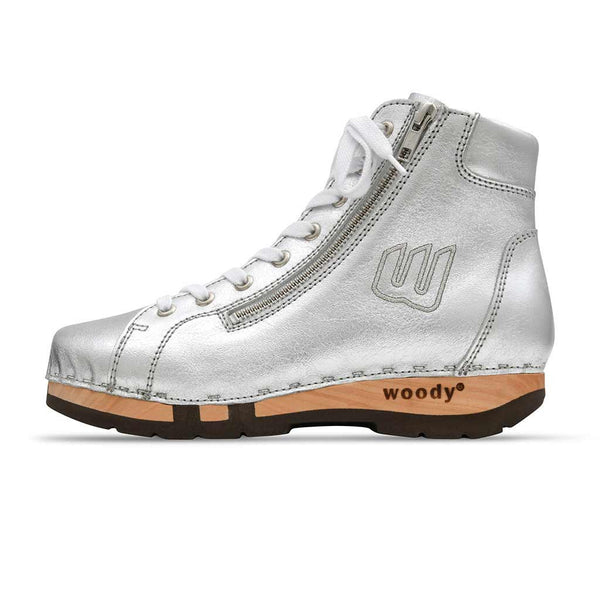Roxy Clogs Damen Sneaker Silber von woody Schuhe. Clogs Damen, Damen Sneakers. roxy, clog sneakers für damen mit hohem schaft und biegsamer nachhaltiger holzsohle, farbe: silber (glattleder), holzclogs woody, woody schuhe, woody shoes, handgemachte holzschuhe aus österreich, kärnten