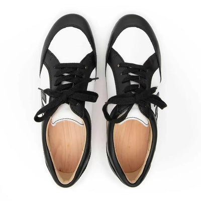 [Schwarz-Weiss] abby, clog sneakers damen mit biegsamer nachhaltiger holzsohle, farbe: schwarz-weiss (Glattleder), holzclogs woody, woody schuhe, woody shoes, handgemachte holzschuhe aus österreich, kärnten