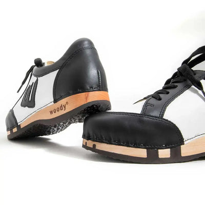 [Schwarz-Weiss] abby, clog sneakers damen mit biegsamer nachhaltiger holzsohle, farbe: schwarz-weiss (Glattleder), holzclogs woody, woody schuhe, woody shoes, handgemachte holzschuhe aus österreich, kärnten