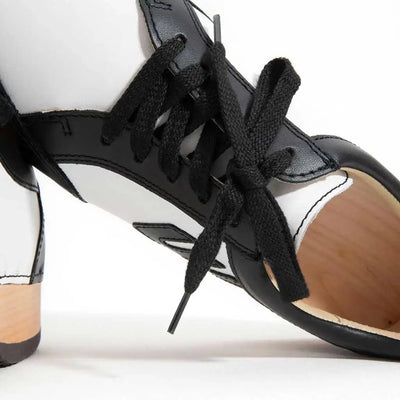 [Schwarz-Weiss] abby, clog sneakers damen mit biegsamer nachhaltiger holzsohle, farbe: schwarz-weiss (Glattleder), holzclogs woody, woody schuhe, woody shoes, handgemachte holzschuhe aus österreich, kärnten