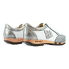 abby, clog sneakers damen mit biegsamer nachhaltiger holzsohle, farbe: titan-weiss, holzclogs woody, woody schuhe, woody shoes, handgemachte holzschuhe, sommerliche terrasse, garten