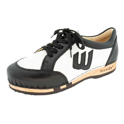 [Schwarz-Weiss] abby, clog sneakers damen mit biegsamer nachhaltiger holzsohle, farbe: schwarz-weiss (Glattleder), holzclogs woody, woody schuhe, woody shoes, handgemachte holzschuhe aus österreich, kärnten