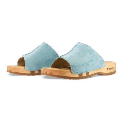 anja-farbe: baby-blue_clogs pantoletten damen mit biegsamer nachhaltiger weidenholzsohle, holzclogs woody, woody schuhe, woody shoes, handgemachte holzschuhe aus österreich, kärnten