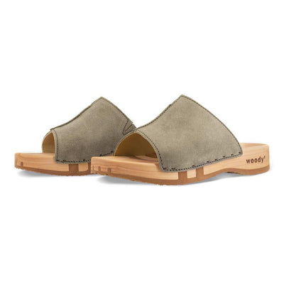 anja-farbe: sand_clogs pantoletten damen mit biegsamer nachhaltiger weidenholzsohle, holzclogs woody, woody schuhe, woody shoes, handgemachte holzschuhe aus österreich, kärnten