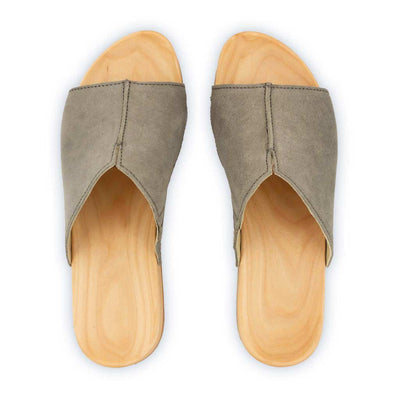 anja-farbe: sand_clogs pantoletten damen mit biegsamer nachhaltiger weidenholzsohle, holzclogs woody, woody schuhe, woody shoes, handgemachte holzschuhe aus österreich, kärnten