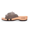 modell-annika-farbe: sand_clogs pantoletten damen mit biegsamer nachhaltiger weidenholzsohle, holzclogs woody, woody schuhe, woody shoes, handgemachte holzschuhe aus österreich, kärnten, metal-accessoires-inchrome-optic