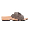 modell-annika-farbe: sand_clogs pantoletten damen mit biegsamer nachhaltiger weidenholzsohle, holzclogs woody, woody schuhe, woody shoes, handgemachte holzschuhe aus österreich, kärnten, metal-accessoires-inchrome-optic