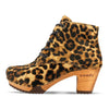 betty, fell clog stiefel damen mit biegsamer nachhaltiger holzsohle, farbe: ghepardo (animal print), holzclogs woody, woody schuhe, woody shoes, handgemachte holzschuhe aus österreich, kärnten