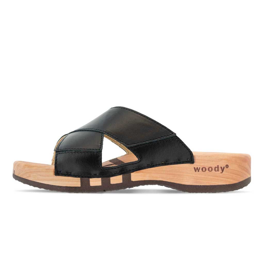 Woody slippers with the flexible, comfortable wooden soles
