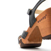 carmen, farbe: schwarz_clogs sandalen damen mit biegsamer nachhaltiger weidenholzsohle und knöchelriemchen, holzclogs woody, woody schuhe, woody shoes, handgemachte holzschuhe aus österreich, kärnten