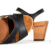 carmen, farbe: schwarz_clogs sandalen damen mit biegsamer nachhaltiger weidenholzsohle und knöchelriemchen, holzclogs woody, woody schuhe, woody shoes, handgemachte holzschuhe aus österreich, kärnten