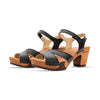 carmen, farbe: schwarz_clogs sandalen damen mit biegsamer nachhaltiger weidenholzsohle und knöchelriemchen, holzclogs woody, woody schuhe, woody shoes, handgemachte holzschuhe aus österreich, kärnten