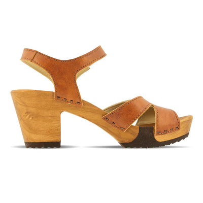 carmen, farbe: safor (brau)_clogs sandalen damen mit biegsamer nachhaltiger weidenholzsohle und knöchelriemchen, holzclogs woody, woody schuhe, woody shoes, handgemachte holzschuhe aus österreich, kärnten