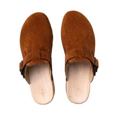 woody Cleo Damen Clog in Cognac, Draufsicht auf das Paar, handgemacht in Österreich