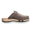 woody Cleo Damen Clog in Gray Taupe, Seitenansicht von innen mit Riemen und Flex-Einschnitten der Holzsohle, handgemacht in Österreich