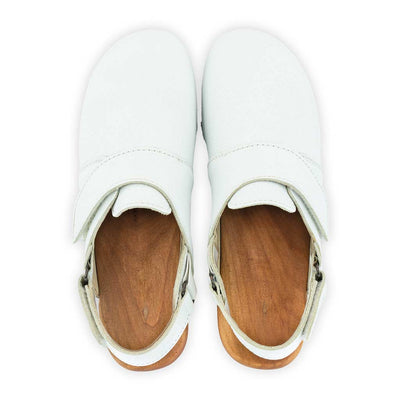 cornelia, farbe: weiss_clogs damen, arbeitsschuh mit biegsamer nachhaltiger weidenholzsohle, holzclogs woody, woody schuhe, woody shoes, handgemachte holzschuhe aus österreich, kärnten