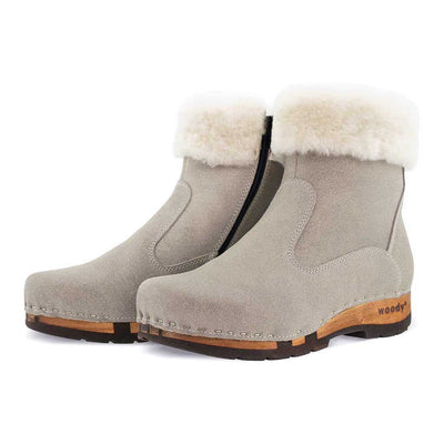 elke, clog stiefel damen mit biegsamer nachhaltiger holzsohle, lammfellfutter und kragen, farbe: sabbia (sand), holzclogs woody, woody schuhe, woody shoes, handgemachte holzschuhe aus österreich, kärnten