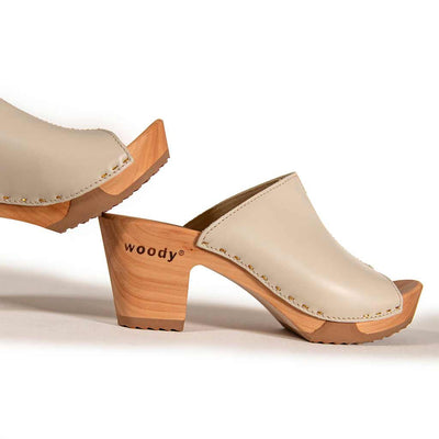 [Creme] Elly Clogs Damen Pantolette von woody. elly, farbe: creme, clogs pantolette damen mit absatz mit biegsamer nachhaltiger weidenholzsohle, holzclogs woody, woody schuhe, woody shoes, handgemachte holzschuhe aus österreich, kärnten