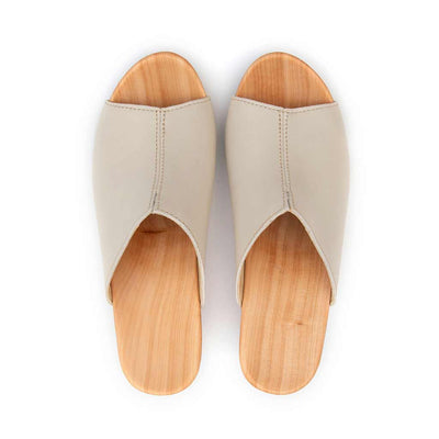 [Creme] Elly Clogs Damen Pantolette von woody. elly, farbe: creme, clogs pantolette damen mit absatz mit biegsamer nachhaltiger weidenholzsohle, holzclogs woody, woody schuhe, woody shoes, handgemachte holzschuhe aus österreich, kärnten