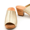 Elly Clogs Damen Pantolette von woody. elly, farbe: gold, clogs pantolette damen mit absatz mit biegsamer nachhaltiger weidenholzsohle, holzclogs woody, woody schuhe, woody shoes, handgemachte holzschuhe aus österreich, kärnten