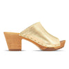 Elly Clogs Damen Pantolette von woody. elly, farbe: gold, clogs pantolette damen mit absatz mit biegsamer nachhaltiger weidenholzsohle, holzclogs woody, woody schuhe, woody shoes, handgemachte holzschuhe aus österreich, kärnten