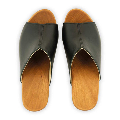Elly Clogs Damen i9n schwarz. Damen Pantolette von woody. elly, farbe: schwarz, clogs pantolette damen mit absatz mit biegsamer nachhaltiger weidenholzsohle, holzclogs woody, woody schuhe, woody shoes, handgemachte holzschuhe aus österreich, kärnten