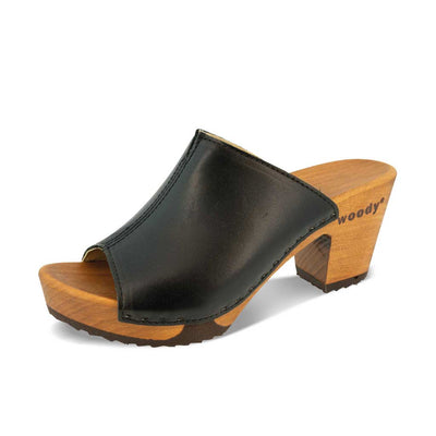 Elly Clogs Damen i9n schwarz. Damen Pantolette von woody. elly, farbe: schwarz, clogs pantolette damen mit absatz mit biegsamer nachhaltiger weidenholzsohle, holzclogs woody, woody schuhe, woody shoes, handgemachte holzschuhe aus österreich, kärnten