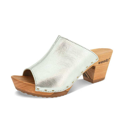 Elly Clogs Damen Pantolette von woody. elly, farbe: silber, clogs pantolette damen mit absatz mit biegsamer nachhaltiger weidenholzsohle, holzclogs woody, woody schuhe, woody shoes, handgemachte holzschuhe aus österreich, kärnten