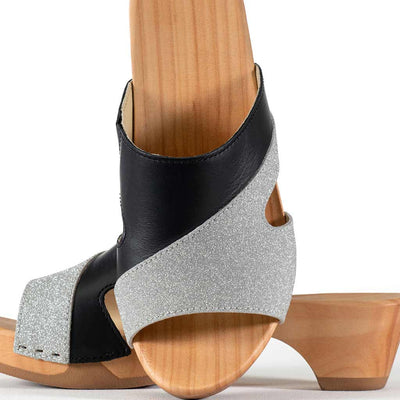 Cherin – elegante Damen Clog Pantolette mit biegsamer Sohle – Farbe: Schwarz-Silber Glitzernd