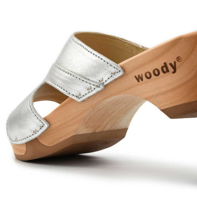 fiona-farbe: silber, pantoletten clogs damen mit biegsamer nachhaltiger Holzsohle,holzclogs woody, woody schuhe, woody shoes, handgemachte holzschuhe aus österreich, kärnten