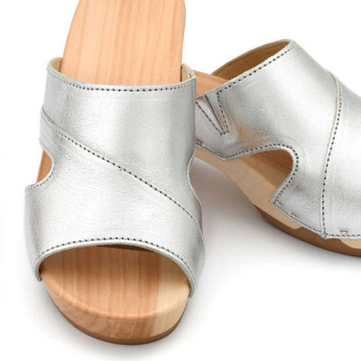 fiona-farbe: silber, pantoletten clogs damen mit biegsamer nachhaltiger Holzsohle,holzclogs woody, woody schuhe, woody shoes, handgemachte holzschuhe aus österreich, kärnten