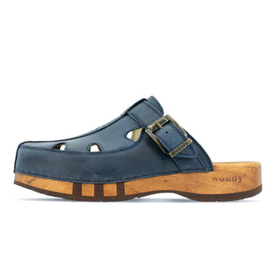 freddy, clogs herren mit biegsamer nachhaltiger Holzsohle, farbe: avion-blau, holzclogs woody, woody schuhe, woody shoes, handgemachte holzschuhe aus österreich, kärnten