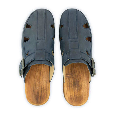 freddy, clogs herren mit biegsamer nachhaltiger Holzsohle, farbe: avion-blau, holzclogs woody, woody schuhe, woody shoes, handgemachte holzschuhe aus österreich, kärnten