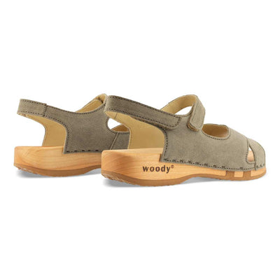 gloria, sandlen clogs damen mit biegsamer nachhaltiger holzsohle, farbe: sand-warm_grey, holzclogs woody, woody schuhe, woody shoes, handgemachte holzschuhe aus österreich, kärnten