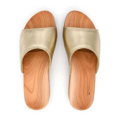 heidi, clogs pantolette damen mit biegsamer nachhaltiger holzsohle, farbe: gold, holzclogs woody, woody schuhe, woody shoes, handgemachte holzschuhe aus österreich, kärnten