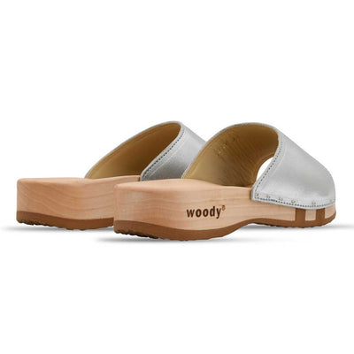 heidi, clogs pantolette damen mit biegsamer nachhaltiger holzsohle, farbe: silber, holzclogs woody, woody schuhe, woody shoes, handgemachte holzschuhe aus österreich, kärnten