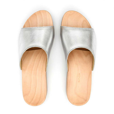 heidi, clogs pantolette damen mit biegsamer nachhaltiger holzsohle, farbe: silber, holzclogs woody, woody schuhe, woody shoes, handgemachte holzschuhe aus österreich, kärnten