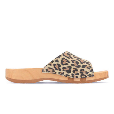 heidi, clogs pantolette damen mit biegsamer nachhaltiger holzsohle, farbe: wildcat (leopard-print), holzclogs woody, woody schuhe, woody shoes, handgemachte holzschuhe aus österreich, kärnten