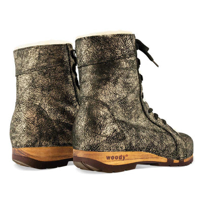 [Noirgold] Heike, clog lammfell gefütterter clog stiefel damen mit biegsamer nachhaltiger holzsohle, holzclogs woody, woody schuhe, woody shoes, handgemachte holzschuhe aus österreich, kärnten, farbe: noirgold (gold mit schwarzen cracks)