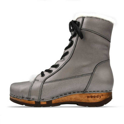 Heike, clog lammfell gefütterter clog stiefel damen mit biegsamer nachhaltiger holzsohle, farbe: titan, holzclogs woody, woody schuhe, woody shoes, handgemachte holzschuhe aus österreich, kärnten