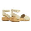 jana, sandalen clogs damen mit biegsamer nachhaltiger holzsohle, farbe: creme, holzclogs woody, woody schuhe, woody shoes, handgemachte holzschuhe aus österreich, kärnten