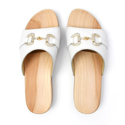Farah – elegante Damen Clog Pantolette mit biegsamer Sohle aus nachhaltigem Weidenholz, Farbe: weiss (mit goldener und strassbesetzter Zierschnalle)