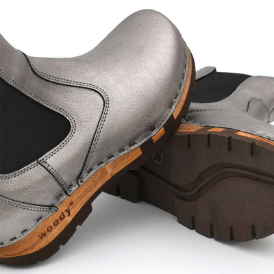 Jutta, clog boots damen mit biegsamer nachhaltiger holzsohle, farbe: titan, der bestseller, holzclogs woody, woody schuhe, woody shoes, handgemachte holzschuhe aus österreich, kärnten