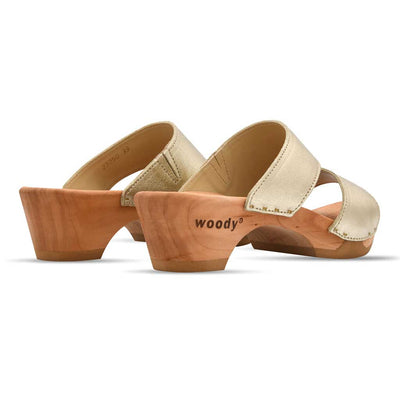 kate-farbe: gold_clogs pantoletten damen mit biegsamer nachhaltiger weidenholzsohle, holzclogs woody, woody schuhe, woody shoes, handgemachte holzschuhe aus österreich, kärnten