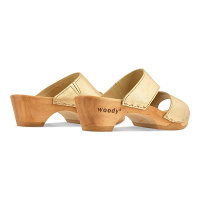 kate-farbe: gold_clogs pantoletten damen mit biegsamer nachhaltiger weidenholzsohle, holzclogs woody, woody schuhe, woody shoes, handgemachte holzschuhe aus österreich, kärnten